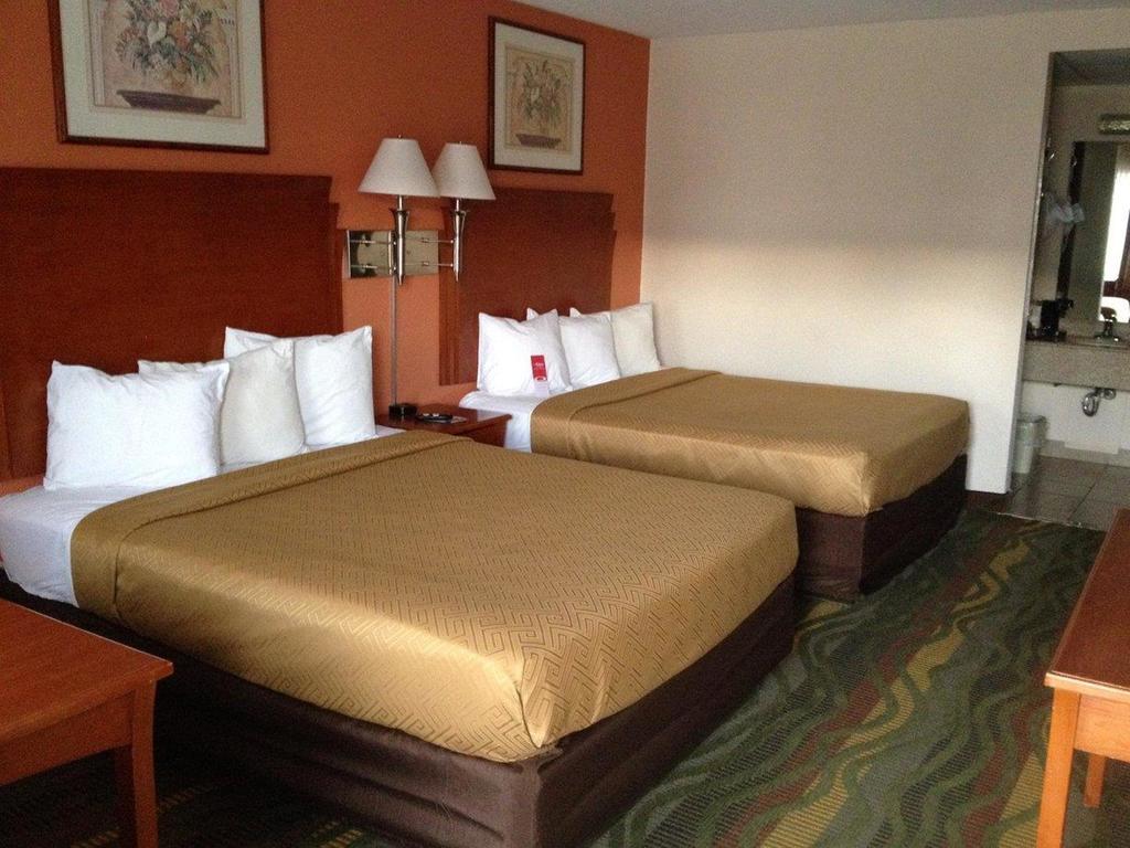 Econo Lodge Mcpherson エクステリア 写真