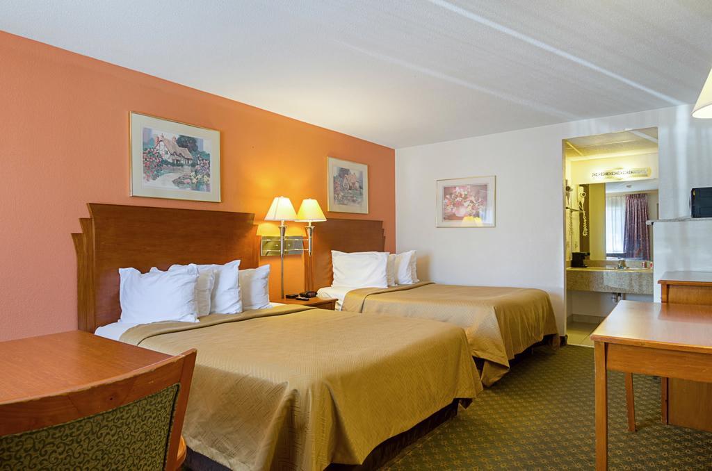 Econo Lodge Mcpherson エクステリア 写真