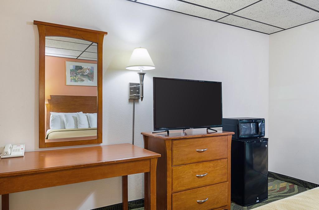 Econo Lodge Mcpherson エクステリア 写真