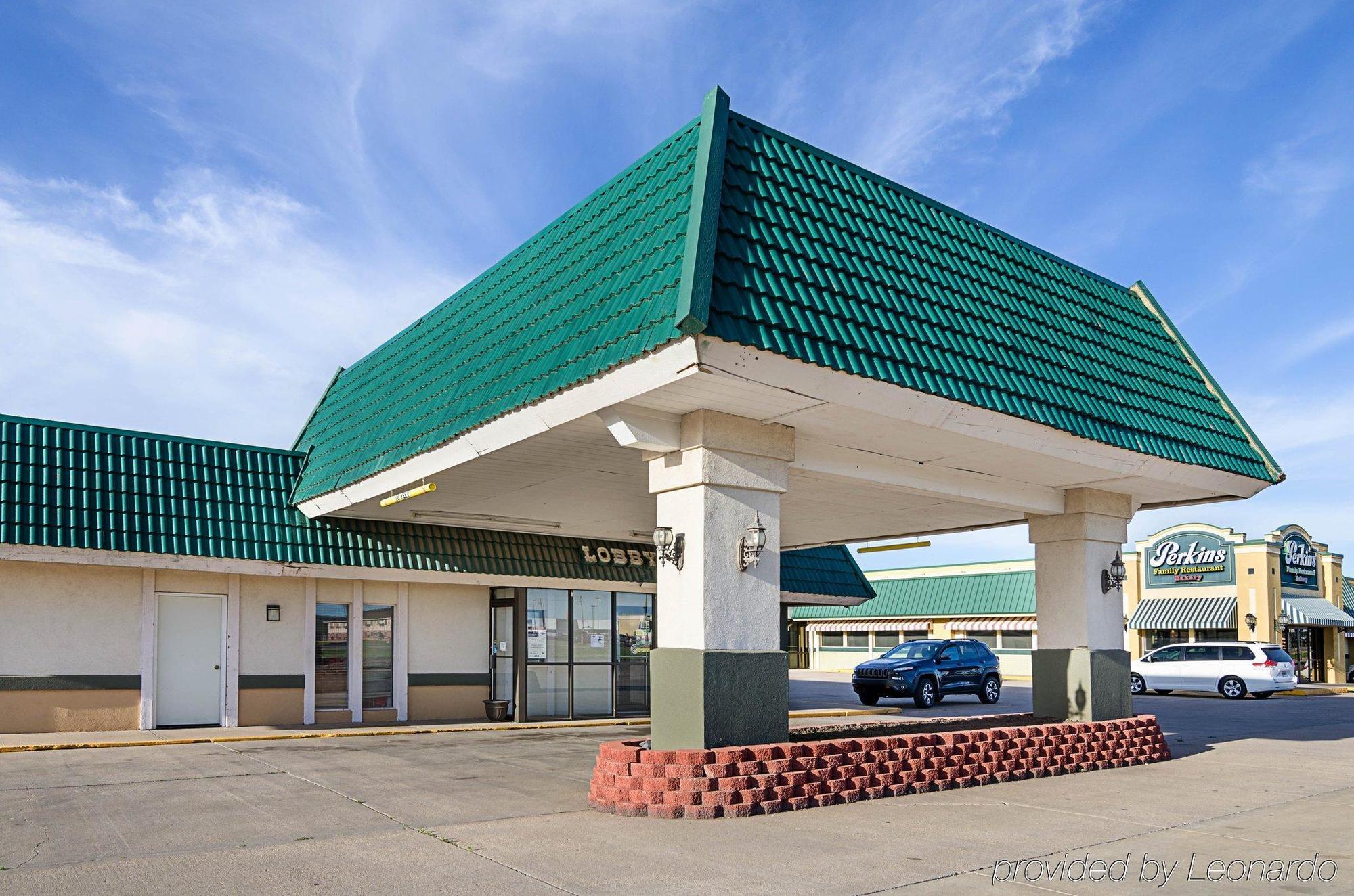 Econo Lodge Mcpherson エクステリア 写真