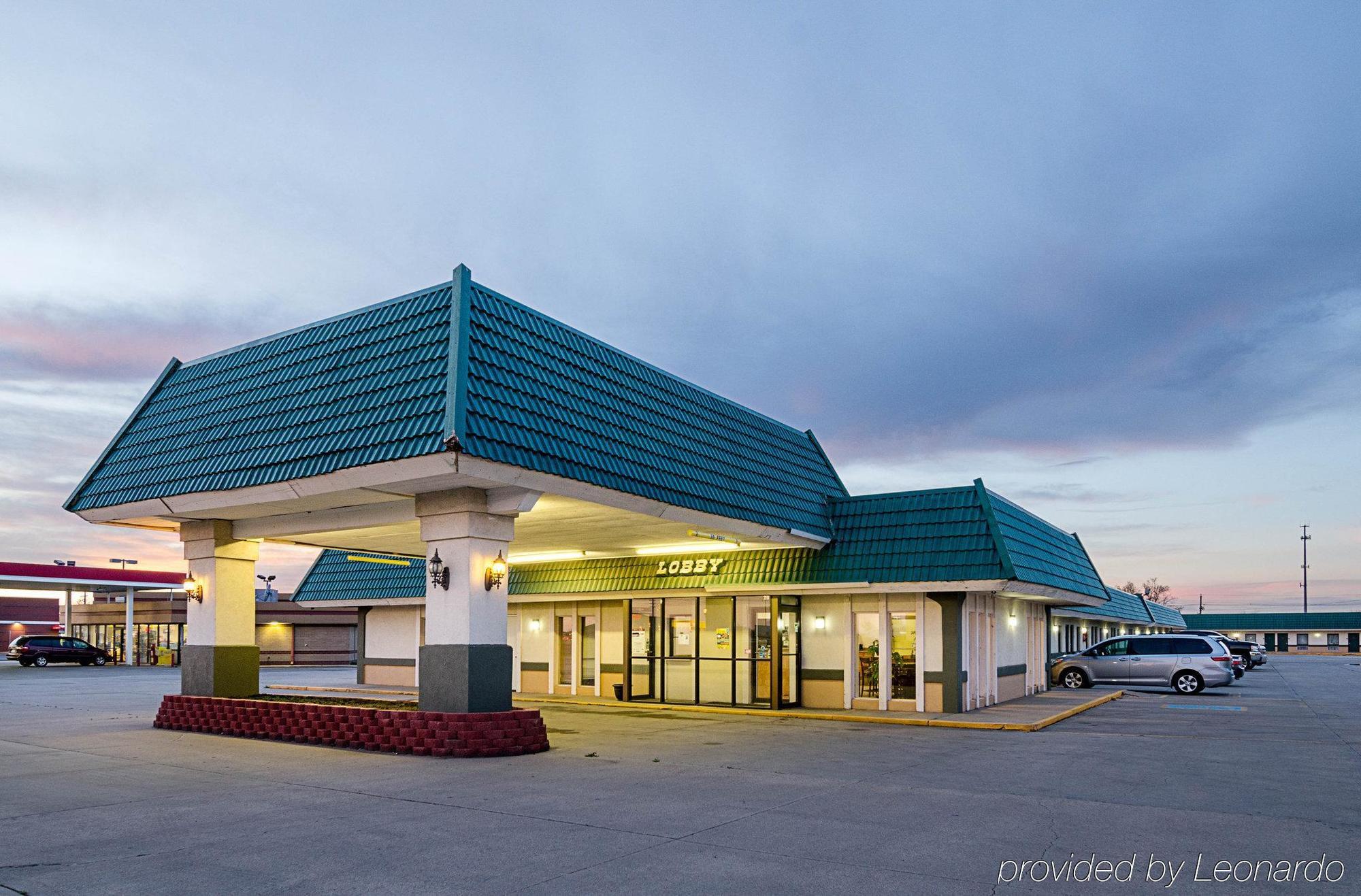 Econo Lodge Mcpherson エクステリア 写真