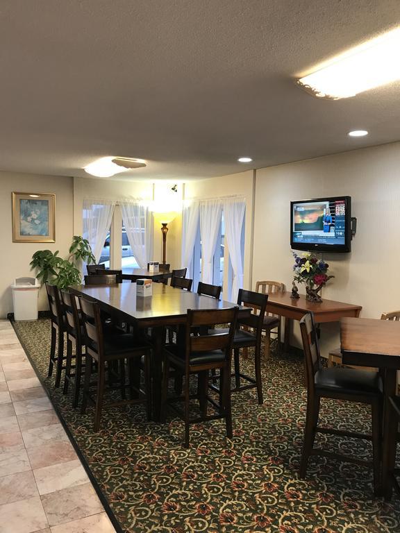 Econo Lodge Mcpherson エクステリア 写真