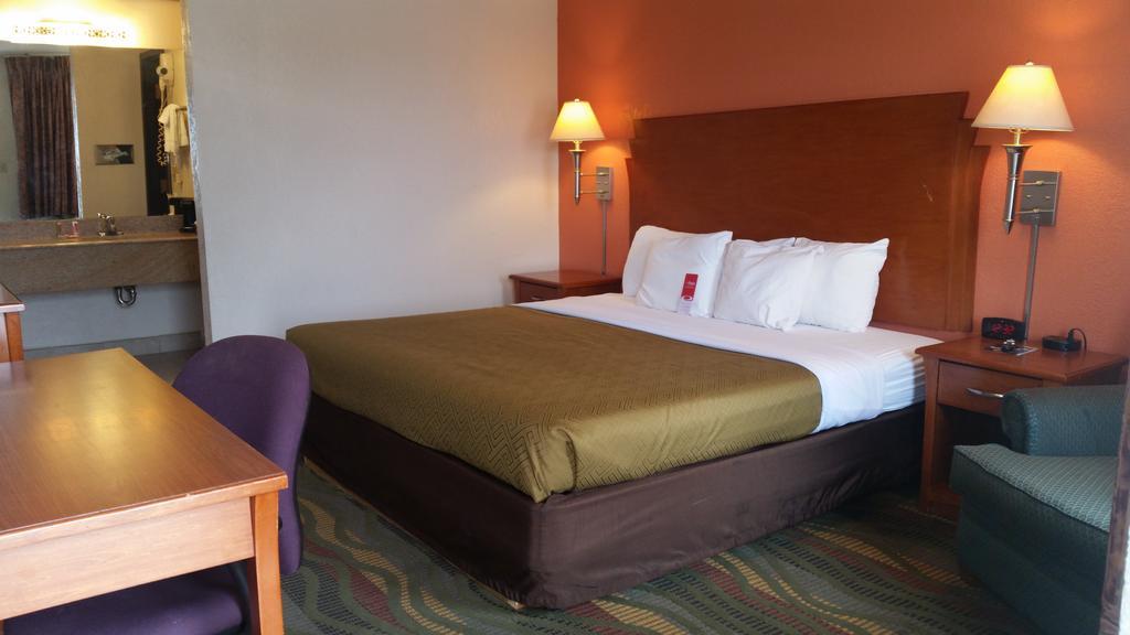 Econo Lodge Mcpherson エクステリア 写真