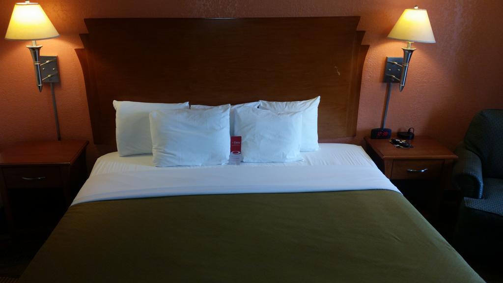 Econo Lodge Mcpherson エクステリア 写真